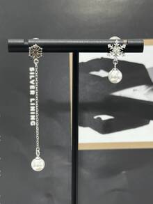 1 pièce Boucles d'oreilles pendantes en argent sterling 925 avec pierre de Zircone cubique asymétrique en forme de flocon de neige et perle, convient pour le port quotidien des femmes