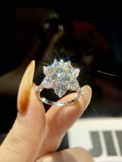 1枚5克拉经典花形D色莫桑石钻石订婚戒指，S925纯银简约浪漫戒指，永恒戒指，结婚纪念日戒指，送给她的奢华珠宝礼物