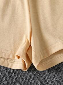 Set casual esterno per ragazze adolescenti, composto da 3 pezzi: top con cappuccio a maniche corte, canotta con stampa a cuori e pantaloncini con stampa a cuori, outfit di moda per ragazze