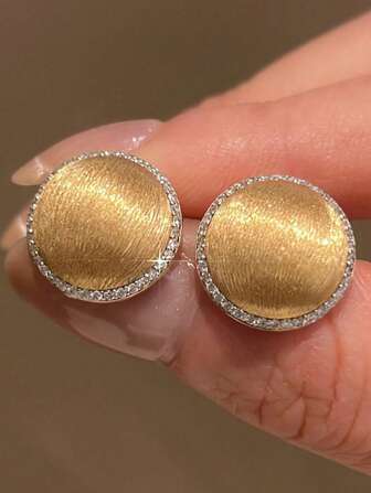 1pc Gold Textured Diamond Inlaid Round Stud Earrings, Niche Vintage Style Earrings, Suitable For Women's Daily Wear