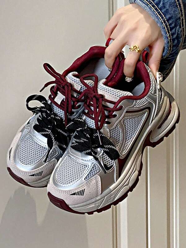 Nuevos tenis de pareja estilo coreano para primavera y verano 2025, zapatos atléticos para correr para mujer, tenis casuales de plataforma, zapatos de moda rojo vino, zapatos cómodos de plata y rojo para correr con estilo, zapatos exteriores para mujer, de malla transpirable