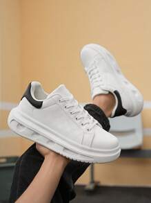 Baskets de style minimaliste pour hommes, de couleur unie, à lacets avant confortables et avec plateforme. Chaussures de skateboard unisexes décontractées et légères, à bout rond, pour l'extérieur, en noir