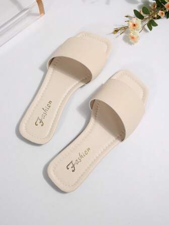 大码女士黑色拖鞋，春夏新款黑色方头平底凉鞋，适合搭配连衣裙，让双腿看起来更长，时尚女孩的沙滩拖鞋，防滑室内拖鞋，可爱的女孩塑料