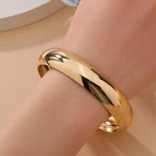 1 pieza Brazalete de metal liso y de color dorado de moda y lujoso para mujeres, apto para uso diario