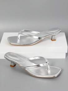 2024 年新款夏季方头细跟人字拖凉鞋，银色户外百搭细带女式人字拖