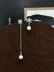 1 pièce Boucles d'oreilles pendantes en argent sterling 925 avec pierre de Zircone cubique asymétrique en forme de flocon de neige et perle, convient pour le port quotidien des femmes