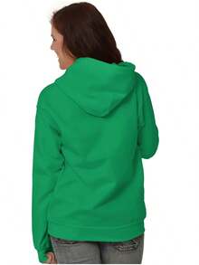 BRISCO BRANDS St Patrick's Day Womens Graphic Fleece Lined Pullover Hoodie Saint Paddy's Day Everyone Loves An Irish Girl Four Leaf Clover Shamrock Ladies Casual Fashion Cotton Printed Thermal Lined Drawstring Hooded Sweatshirt Kangaroo Pocket - 愛爾蘭綠 - 查看 2