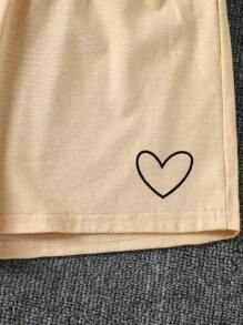 Set casual esterno per ragazze adolescenti, composto da 3 pezzi: top con cappuccio a maniche corte, canotta con stampa a cuori e pantaloncini con stampa a cuori, outfit di moda per ragazze