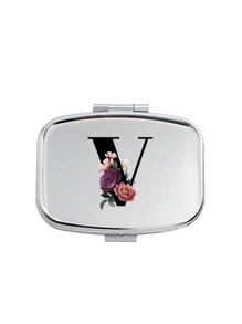 红花黑色字母图案方形药盒，2 个便携式药丸储存隔层，迷你金属储物盒，便携式珠宝和药丸盒，带有姓名标识的个性化创意礼物，适合旅行、户外活动、包袋、口袋，用于婚礼礼物、礼品和招待会装饰，独特设计的装饰性旅行收纳盒（首字母 A-Z） - 銀色 - 查看 19