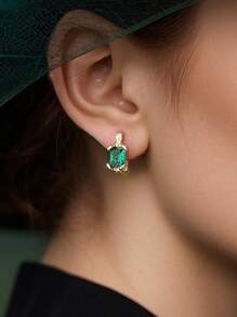 Artepollo 1 对 925 银防过敏圣帕特里克节绿色方形方晶锆石耳环，锤纹纹理，优雅奢华，适合派对或节日佩戴，生日/节日/周年纪念礼物