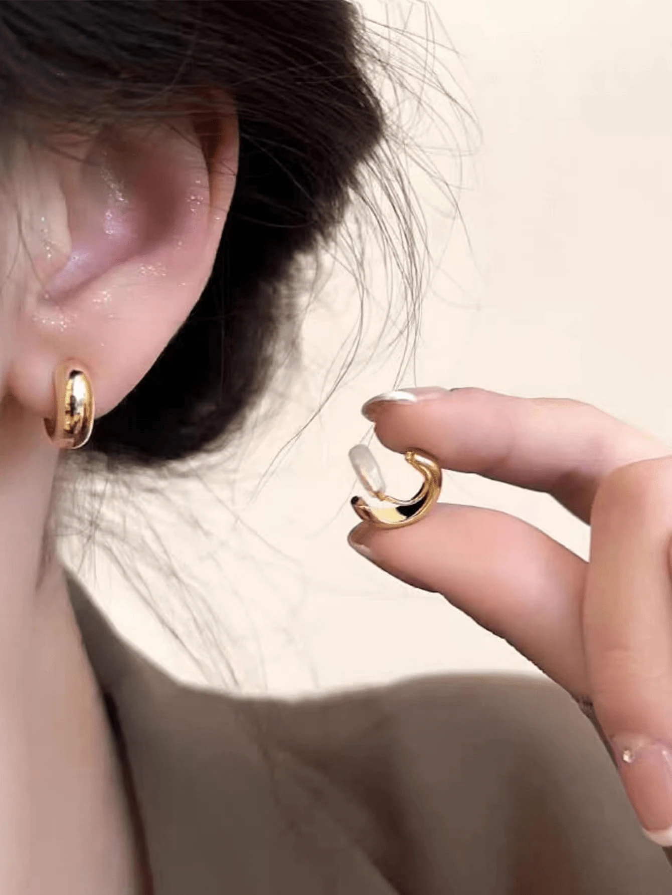 1 Cặp kẹp tai hình chữ C dành cho nữ, kẹp tai hình bán nguyệt bằng kim loại màu vàng thời trang dành cho tai không xỏ khuyên