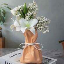 Jarrón decorativo inspirado en telas hecho a mano con lazo - Decoración del hogar minimalista moderna en forma de bolsa con tonos pastel para escritorio/estantería/sala de estar - Pieza versátil de exhibición para interiores con estilo bohemio y decoración de eventos - Recipiente de acento listo para regalar