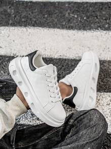 Baskets de style minimaliste pour hommes, de couleur unie, à lacets avant confortables et avec plateforme. Chaussures de skateboard unisexes décontractées et légères, à bout rond, pour l'extérieur, en noir