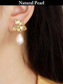 1 对时尚珍珠耳环，配天然泪珠珍珠花耳环，适合日常佩戴和节日，礼盒装