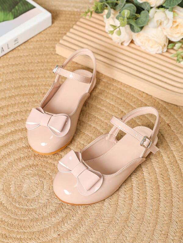 Novos sapatos de verão para meninas, sandálias rosa rasteiras baixas com bico redondo e bico fechado