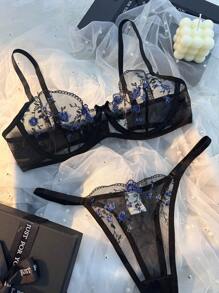 Christmas Lingerie Two-Piece Transparent Lingerie Blue Floral Embroidered Lingerie Sheer Mesh Underwire Bra Sexy Black And Blue Contrast Elegant And Alluring Look - 黑色 - 查看 2