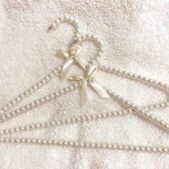 1 件可爱少女珍珠新娘婚纱衣架，韩国动漫风格衣橱粉色礼服衣架，透明塑料衣架，带蝴蝶结和珍珠，适合新娘、婚礼、精品店