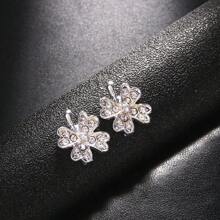 Une paire d'élégants et raffinés cache-mamelon sexy en strass en forme de trèfle, autocollants de décolleté, simples et , attirant davantage l'attention pour votre lingerie sexy, accessoires de lingerie sexy