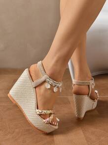 新款海滩度假手工编织贝壳厚底扣带时尚坡跟高跟凉鞋女式