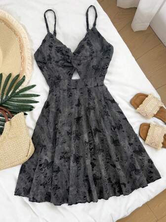 Vestido mini de tirantes con cuello en V, espalda descubierta y aspecto desgastado inspirado en el punk, estilo vacacional Y2K, para primavera/verano