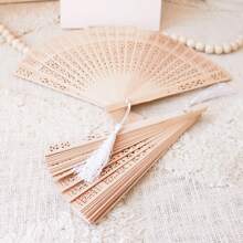 1 pieza Abanico de boda de madera hueca de sándalo con borla blanca, abanico plegable de mano que puede ser utilizado por los invitados, abanico a granel