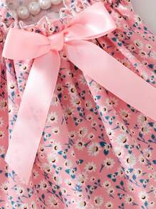 可爱宠物猫狗图案休闲夏日假日碎花吊带连衣裙，配有荷叶边下摆和蝴蝶结装饰