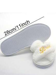 Um par de chinelos de festa de noiva com tiras cruzadas, conjunto de chinelos para festa de casamento, damas de honra, chinelos internos, chinelos de pelúcia, femininos, casa, piso interno, antiderrapante, chinelos abertos, chinelos para despedida de solteiro