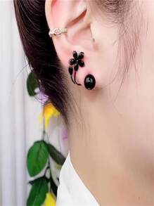 1 Pair Black Flower & Faux Pearl Earrings, Korean Style Stud Earrings, Unique High-End Niche Earrings For Autumn/Winter
