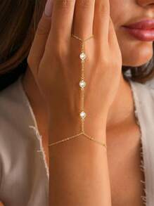 1 件优雅精致的金色手指链手链，配有可调节戒指，镶嵌锆石，适合女性日常和派对佩戴