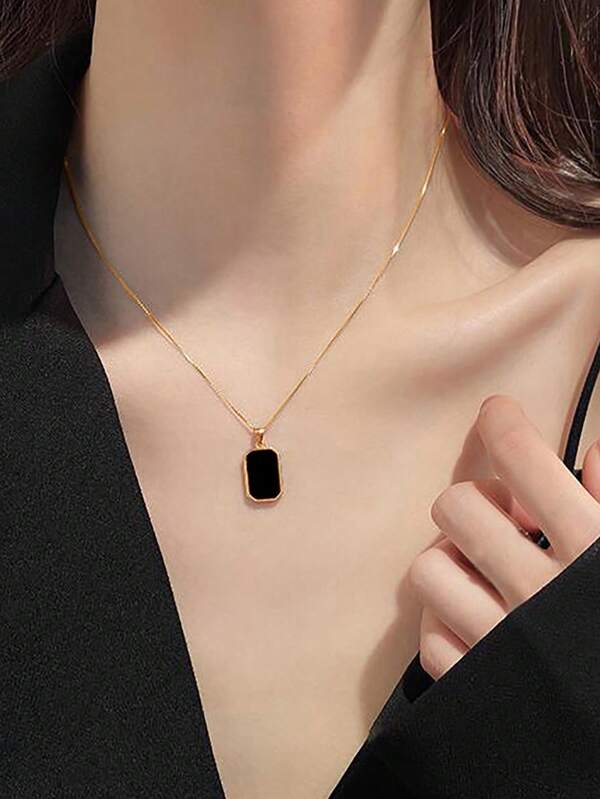 1pc Women's Black Rectangle Pendant Necklace, Minimalist & Elegant Style Dainty Clavicle Chain For Daily Wear