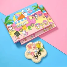 Sanrio 40 sztuk Sanrio Surprise Pack Decor, zestaw breloków, nowy stylowy czarny piękny melodia Hello Kitty Sanrio Family Mystery Box, brelok, zawieszka, dekoracja, prezent urodzinowy i walentynkowy dla mężczyzn i kobiet