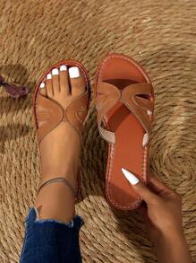 Sandalias de mujer de estilo retro, nuevas sandalias planas con estilo de hada del bosque para el verano 2025, apropiadas para viajar, salir y vacaciones