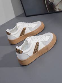 女士新款时尚豹纹厚底运动鞋休闲滑板鞋，平底真皮女鞋，现代时尚百搭轻便舒适滑板鞋 - 黃豹紋 - 查看 2