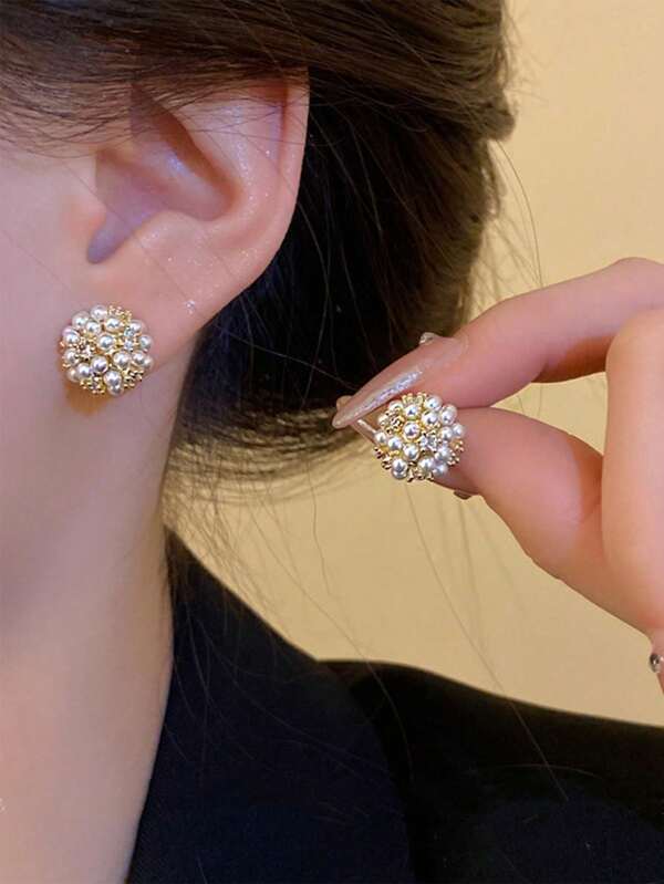 Brincos de pino de bola floral de pérola chique - Joias de moda elegantes e sofisticadas para mulheres - Acessório luxuoso e sofisticado