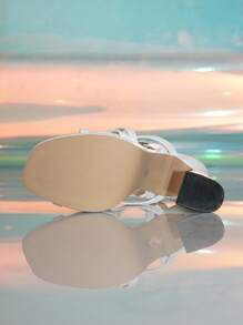 2025 新款白色粗跟厚底防水厚底凉鞋，简约系带高跟鞋，时尚派对/夏季女士鞋履