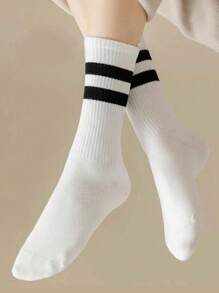 32pcs/24pcs/20pcs/18pcs/12pcs/6pcs/4pcs/2pcs Women Crew Neck Socks, Shark Design & Striped Casual Knee High Socks, Thick & Soft, White Color, Suitable For Casual, Sport, Office Wear, All Seasons