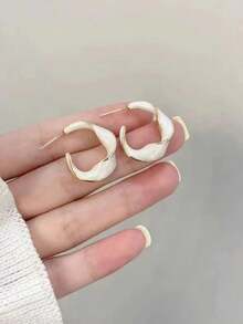 1 Pair Classic European And American Fashionable Gold-Rimmed White Twisted C-Shaped Earrings, 2025 New Minimalist Versatile Elegant Lady Enamel Earrings - White - View 11