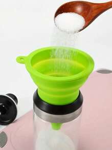 1 个可折叠漏斗 - 灵活且节省空间的设计，适用于厨房和餐厅 - 随机颜色，厨房必备工具，用于油、酒、液体倾倒的填充和倾倒漏斗，防溅，易于存放，适合厨房整理