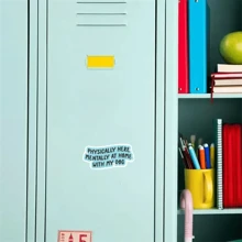 1件 3英吋可拆卸防水乙烯基創意禮物貼紙，適用於任何光滑表面－筆記本電腦、平板電腦、手機殼、筆記本、書桌、頭盔、水瓶、滑板、冰箱、工具箱、相框、行李箱、辦公桌、文件夾、Kindle等，印有「Here I Am, My Heart Is With My Dog」勵志寵物愛好者金句設計，可愛勵志貼紙，寵物金句貼紙，狗狗愛好者貼紙，心理健康貼紙 - 彩色 - 查看 10