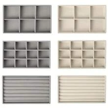 Bandeja de exhibición de pendientes de franela con cajón: organizador de joyería para anillos, aretes y pendientes. Esta exquisita bandeja de joyería forrada de franela cuenta con un práctico cajón, lo que la convierte en una solución de almacenamiento ideal para tus preciados anillos, aretes y pendientes.