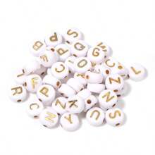 150/300/600 pezzi di perline in acrilico con motivo a lettere dorate su sfondo bianco, 4x7mm, adatte per la realizzazione di gioielli fai-da-te, progetti di collane e braccialetti