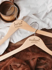 伴娘衣架 个性化伴娘衣架 婚礼衣架 新娘衣架 个性化婚礼衣架 新娘衣架 刻字新娘衣架 可爱 迷人 多彩 千禧年风 时尚 中性 休闲 潮人 定制 个性化 独特 定制 送给他的理想礼物 送给她的理想礼物 男友 女友 家人 朋友 祖父母 朋友 她的 周年纪念日 生日 婚礼 毕业 乔迁 学习用品 返校季 办公室 学校 教室 教师礼物 大学 同事 宿舍 教师 男女皆宜 青少年 初中生 中小学生 高中生 大学生 大一 大二 低年级学生 精致浪漫 秋季 装饰风格 - 彩色 - 查看 3