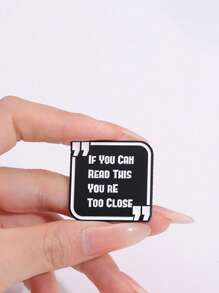 1 szt. Broszka ze stopu cynku z napisem Casual Letter, prezent na akcesoria modowe na cały sezon, spersonalizowana, wysokiej jakości emaliowana igła metalowa w stylu anime