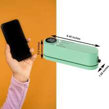 一台便携式手持电动真空封口机，无线便携式包装封口机，带三合一食品真空保鲜袋和真空密封拉链袋，薯片袋热封机，适用于薯片零食袋食品储存（可重复使用真空袋）