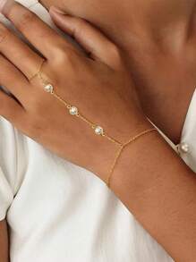 1 件优雅精致的金色手指链手链，配有可调节戒指，镶嵌锆石，适合女性日常和派对佩戴