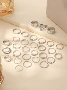 Set de 30 piezas de anillos de nudillo elegantes y lujosos con triángulos de cristal de onda infinita apilados, un diseño sofisticado y de moda adecuado para uso diario, fiestas y bodas