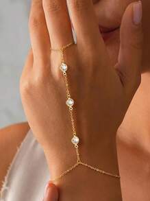 1 件优雅精致的金色手指链手链，配有可调节戒指，镶嵌锆石，适合女性日常和派对佩戴