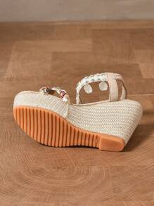 新款海滩度假手工编织贝壳厚底扣带时尚坡跟高跟凉鞋女式