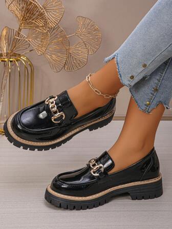 2025新款校园风圆头皱纹漆皮绑带防滑厚底学院风一脚蹬舒适修身户外休闲女乐福鞋，休闲学生鞋