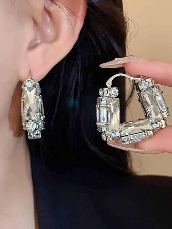 1 Pair Oversized Square Rhinestone Earrings, Fashionable And Sophisticated, Suitable For Commuting, Weddings, Parties And Daily Wear. The Shiny Geometric Ring Earrings Can Elevate Your Professional Attire And Accentuate Your Unique Style. A Perfect Accessory For Brides And Bridesmaids To Add Sparkling Elegance To Wedding Outfits.